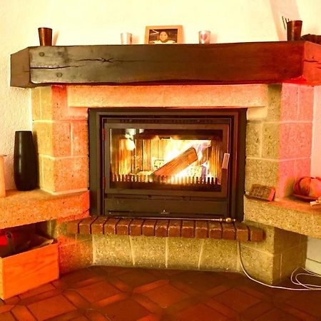 Cheerful Villa With Fireplace, Bath-Tub And Garden Noville Екстериор снимка