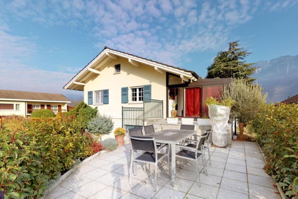 Cheerful Villa With Fireplace, Bath-Tub And Garden Noville Екстериор снимка