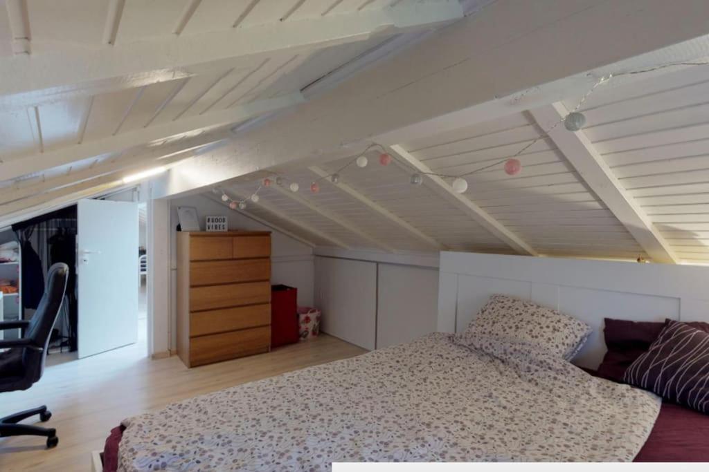 Cheerful Villa With Fireplace, Bath-Tub And Garden Noville Екстериор снимка