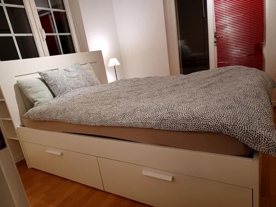 Cheerful Villa With Fireplace, Bath-Tub And Garden Noville Екстериор снимка