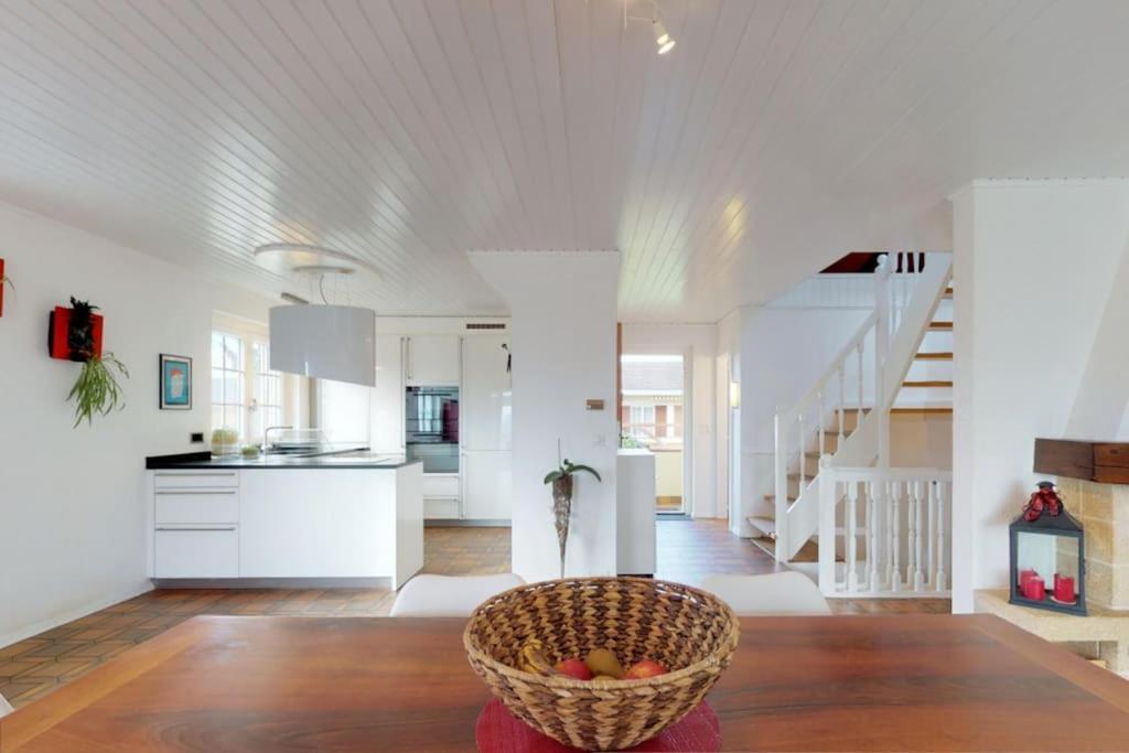Cheerful Villa With Fireplace, Bath-Tub And Garden Noville Екстериор снимка